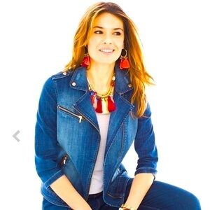 Chicos-Host pick 🥳 Moto Jean jacket Small/4 Zippers, pockets, distressing. EUC!